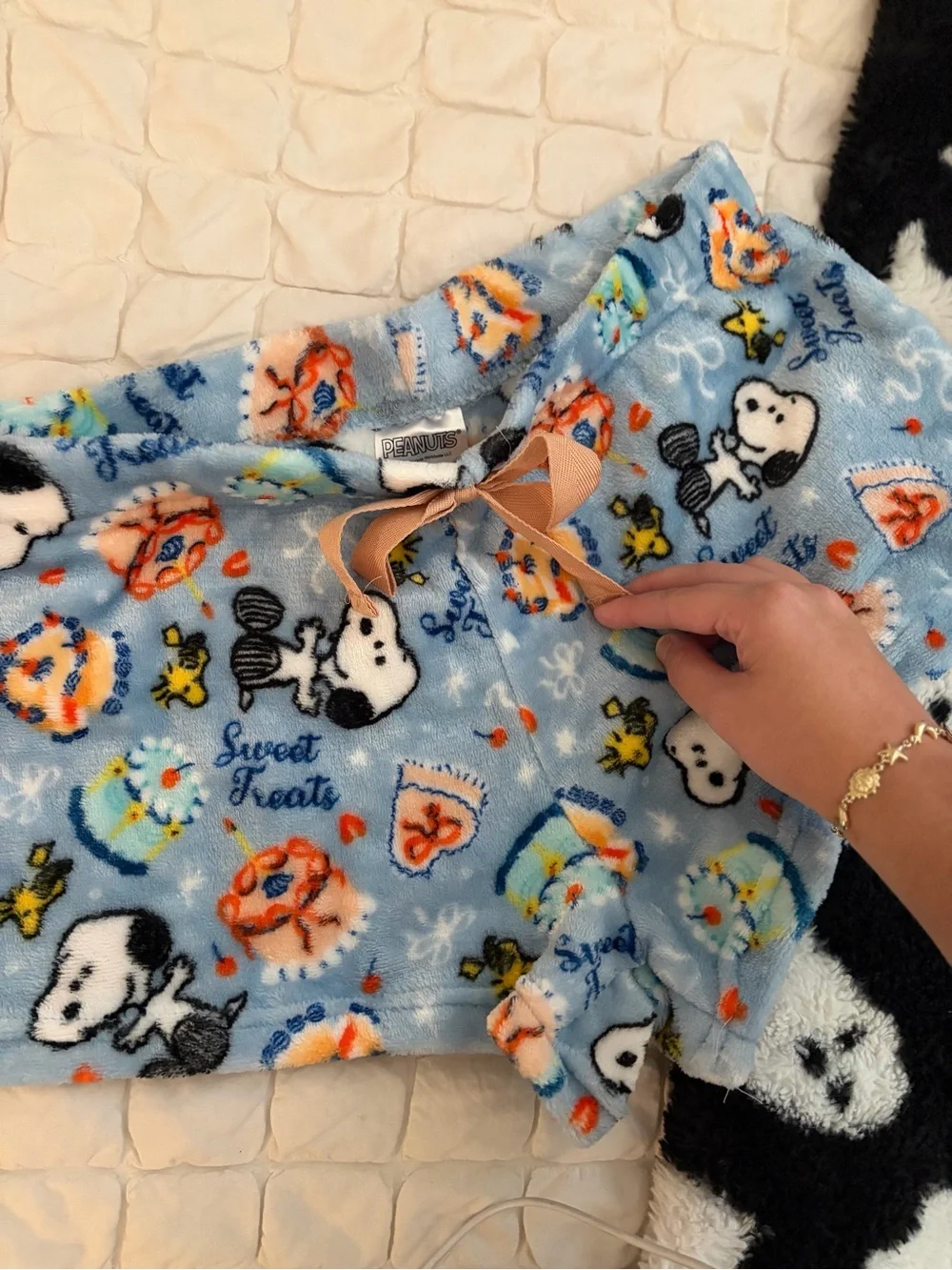 Vintage Style Peanuts Snoopy Sweet Treats Plush Lounge Shorts (Size L) 🍰✨